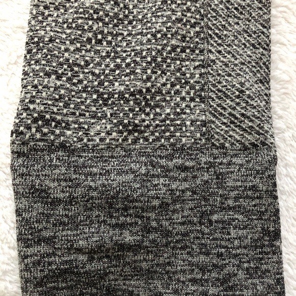 Light grey stretchy sport Women’s leggings with different textures one size - Picture 7 of 10